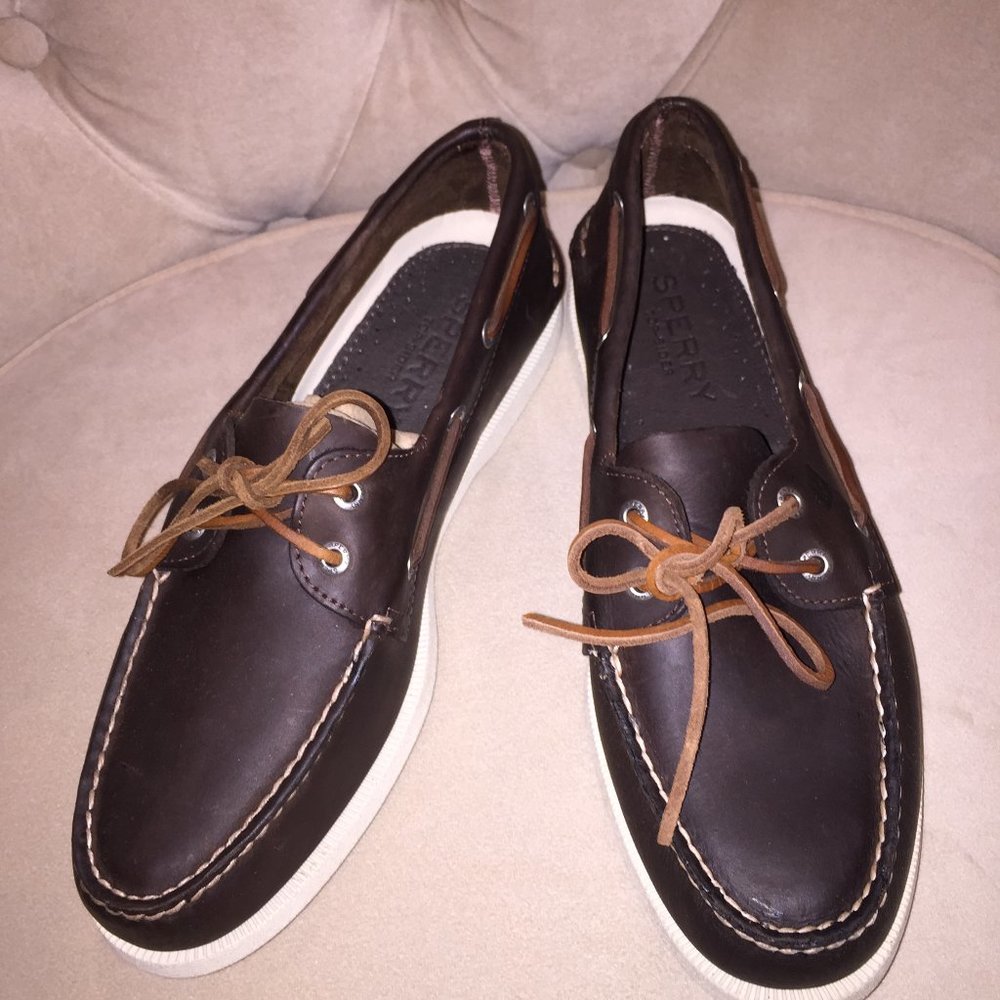 Men's Size 10.5 ' Sperry boat shoes dark brown new never worn